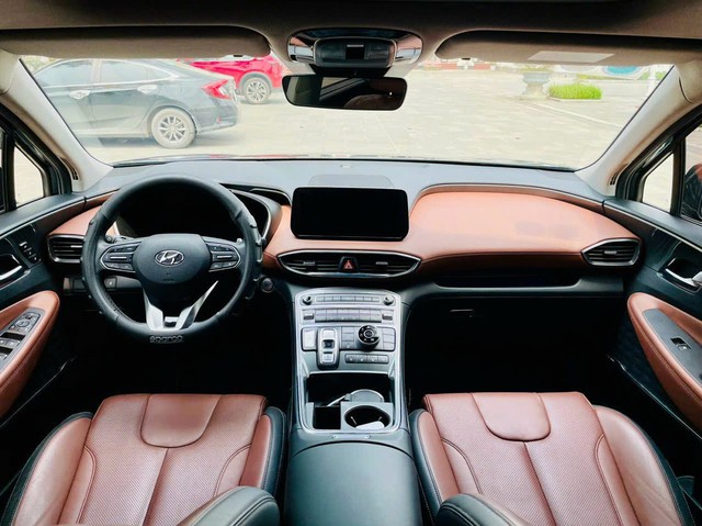 Nghịch l&yacute;: Hyundai Santa Fe đời cũ, d&ugrave;ng 2 năm b&aacute;n lại đắt hơn gi&aacute; xe mới - Ảnh 3.