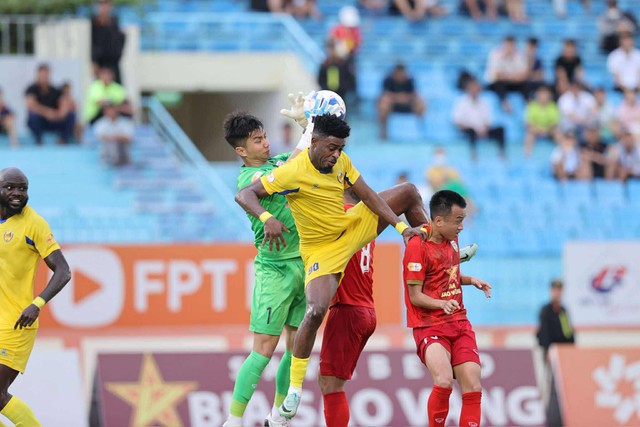 Bảng xếp hạng V-League mới nhất: Đà Nẵng phải giành giật ‘sự sống’, HAGL chưa thoát hiểm Bảng xếp hạng V-League mới nhất: Đà Nẵng phải giành giật ‘sự sống’, HAGL chưa thoát hiểm