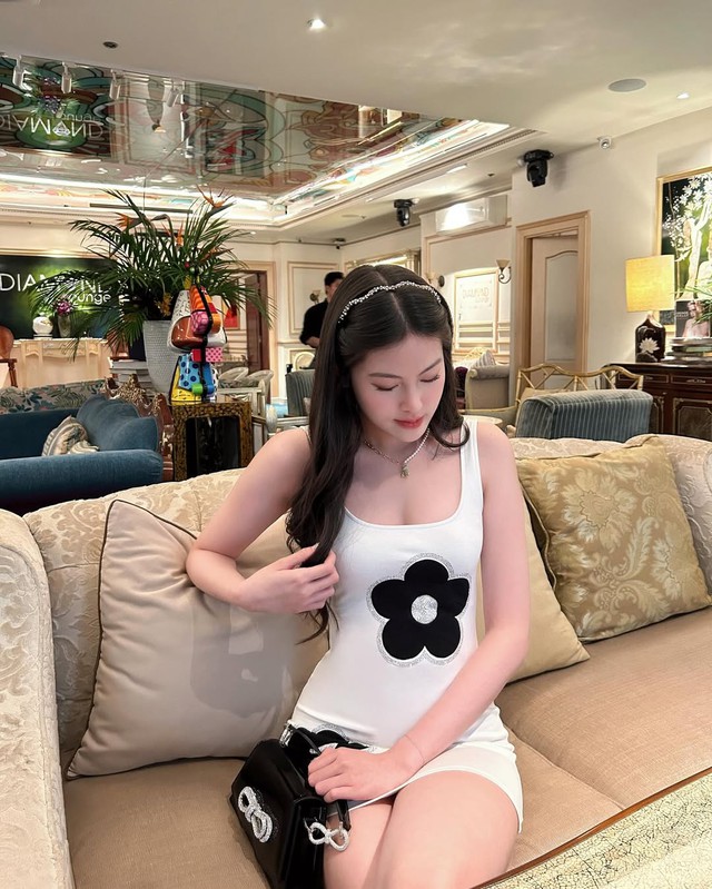 Bớt đơn điệu ngày hè với những chiếc băng đô cài tóc- Ảnh 6. Bớt đơn điệu ngày hè với những chiếc băng đô cài tóc- Ảnh 6.
