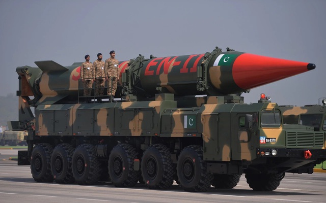 Tình báo Mỹ: Trung Quốc hỗ trợ Pakistan phát triển vũ khí hạt nhân - Ảnh 1.