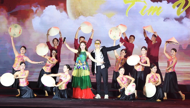 Nhiều nghệ sĩ nổi tiếng tham gia đêm nhạc hội 'Lan tỏa năng lượng tích cực'- Ảnh 3. Nhiều nghệ sĩ nổi tiếng tham gia đêm nhạc hội 'Lan tỏa năng lượng tích cực'- Ảnh 3.