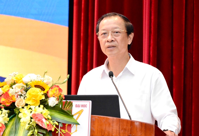 Thi tốt nghiệp THPT: Đề thi in tr&ecirc;n giấy A3, cảnh gi&aacute;c gian lận bằng AI   - Ảnh 2.