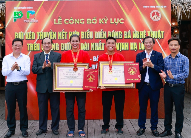 Ánh Viên và Đỗ Kim Phúc lập kỷ lục trên vịnh Hạ Long- Ảnh 2. Ánh Viên và Đỗ Kim Phúc lập kỷ lục trên vịnh Hạ Long- Ảnh 2.