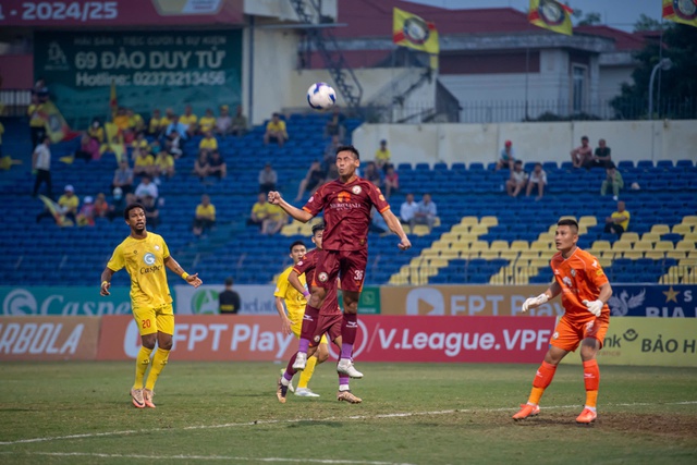Bảng xếp hạng V-League mới nhất: Đà Nẵng phải giành giật 'sự sống', HAGL chưa thoát hiểm- Ảnh 3. Bảng xếp hạng V-League mới nhất: Đà Nẵng phải giành giật 'sự sống', HAGL chưa thoát hiểm- Ảnh 3.