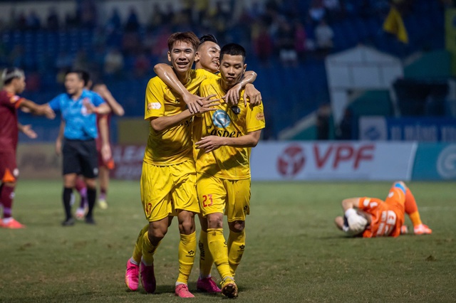 Bảng xếp hạng V-League mới nhất: Đà Nẵng phải giành giật 'sự sống', HAGL chưa thoát hiểm- Ảnh 2. Bảng xếp hạng V-League mới nhất: Đà Nẵng phải giành giật 'sự sống', HAGL chưa thoát hiểm- Ảnh 2.