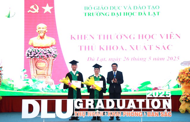 Trường ĐH Đà Lạt trao bằng kỹ sư công nghệ thông tin cho 25 công an- Ảnh 2. Trường ĐH Đà Lạt trao bằng kỹ sư công nghệ thông tin cho 25 công an- Ảnh 2.