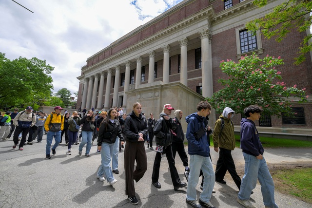 Chính quyền Mỹ sẽ cắt toàn bộ tài trợ cho Harvard Chính quyền Mỹ sẽ cắt toàn bộ tài trợ cho Harvard