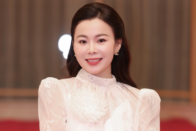 Nữ ca sĩ vinh dự được biểu diễn trước Tổng thống Pháp là ai? Nữ ca sĩ vinh dự được biểu diễn trước Tổng thống Pháp là ai?