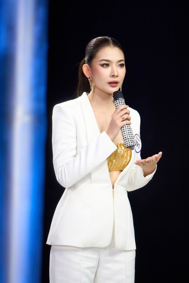 Nhan sắc cô gái có cái tên lạ gây chú ý ở Miss Cosmo Vietnam - Ảnh 1.