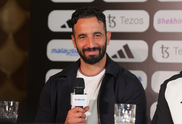 HLV Amorim nói lời gan ruột về M.U, quyết thắng đội Ngôi sao Đông Nam Á: Thầy Kim nghĩ gì?- Ảnh 1. HLV Amorim nói lời gan ruột về M.U, quyết thắng đội Ngôi sao Đông Nam Á: Thầy Kim nghĩ gì?- Ảnh 1.