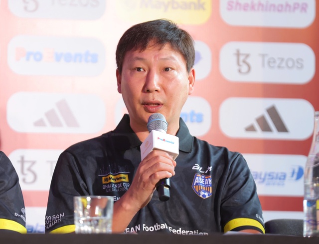 HLV Amorim nói lời gan ruột về M.U, quyết thắng đội Ngôi sao Đông Nam Á: Thầy Kim nghĩ gì?- Ảnh 5. HLV Amorim nói lời gan ruột về M.U, quyết thắng đội Ngôi sao Đông Nam Á: Thầy Kim nghĩ gì?- Ảnh 5.