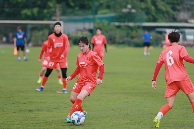 Tiền vệ Việt kiều Canada Nam Mi ch&iacute;nh thức kho&aacute;c &aacute;o đội tuyển nữ Việt Nam- Ảnh 2.