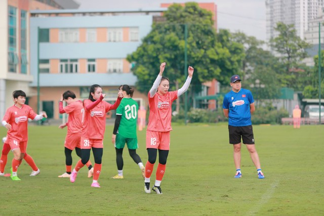 Tiền vệ Việt kiều Canada Nam Mi ch&iacute;nh thức kho&aacute;c &aacute;o đội tuyển nữ Việt Nam- Ảnh 3.