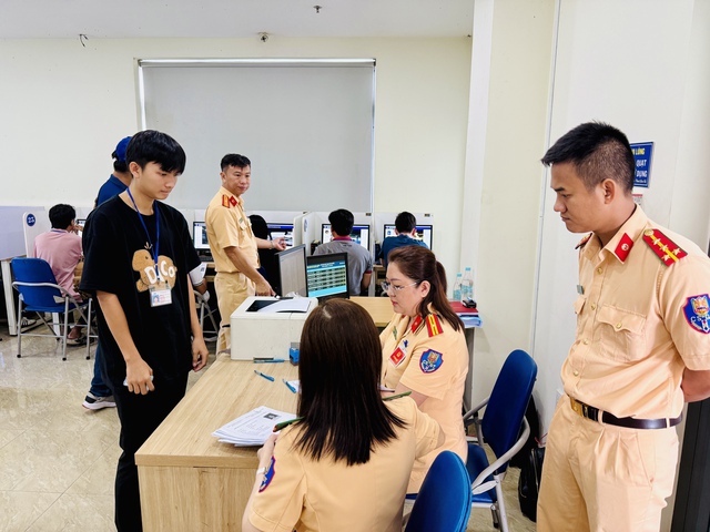 600 câu hỏi sát hạch bằng lái xe của CSGT: 60 câu 'điểm liệt', sai là rớt - Ảnh 3.