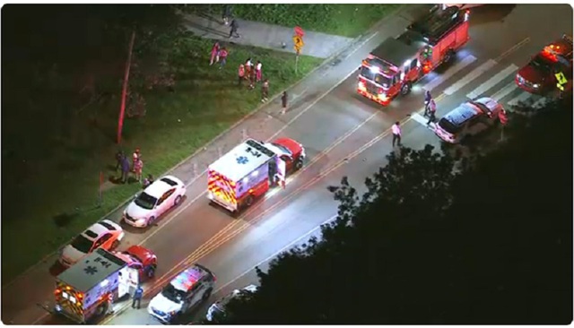 Xả s&uacute;ng tại c&ocirc;ng vi&ecirc;n ở Mỹ, 10 người bị bắn - Ảnh 1.