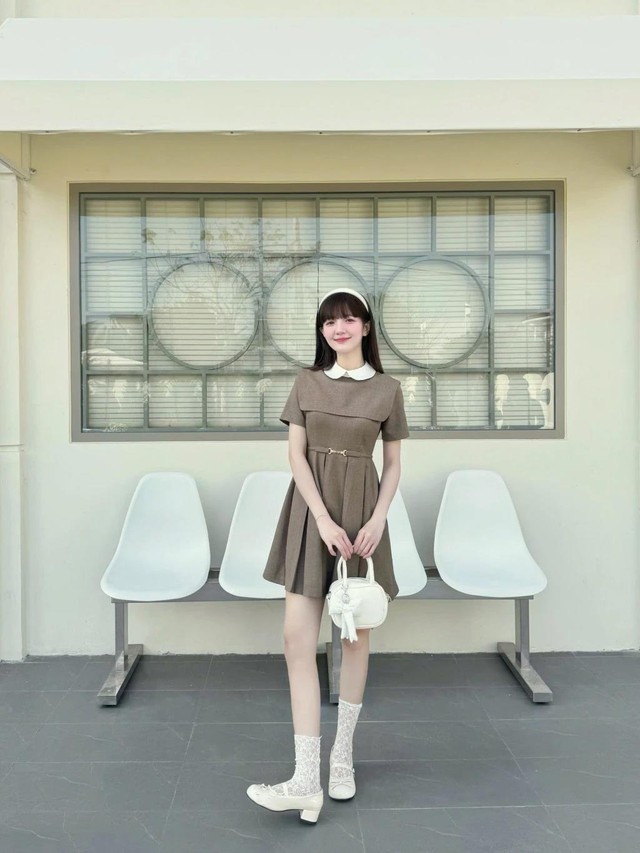 Công thức lên đồ đi cà phê cùng bạn bè vừa xinh vừa thu hút Công thức lên đồ đi cà phê cùng bạn bè vừa xinh vừa thu hút