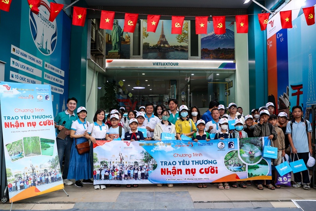 Tour du lịch về nguồn ý nghĩa dành cho trẻ bị ảnh hưởng bởi dịch Covid-19- Ảnh 1. Tour du lịch về nguồn ý nghĩa dành cho trẻ bị ảnh hưởng bởi dịch Covid-19- Ảnh 1.