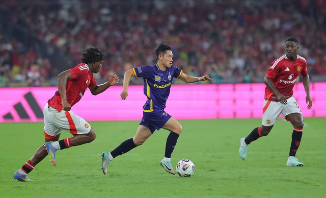 4 hảo thủ Việt Nam có trận đấu để đời trước M.U: Tuyệt vời cúp chiến thắng- Ảnh 7. 4 hảo thủ Việt Nam có trận đấu để đời trước M.U: Tuyệt vời cúp chiến thắng- Ảnh 7.