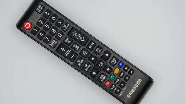 Giải mã 4 chấm màu bí ẩn trên điều khiển TV Samsung Giải mã 4 chấm màu bí ẩn trên điều khiển TV Samsung