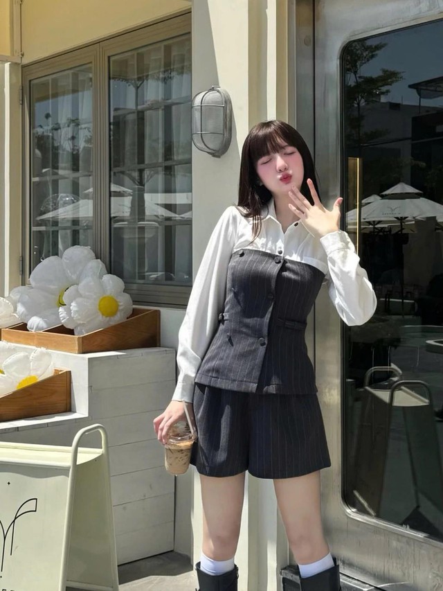 Công thức lên đồ đi cà phê cùng bạn bè vừa xinh vừa thu hút- Ảnh 4. Công thức lên đồ đi cà phê cùng bạn bè vừa xinh vừa thu hút- Ảnh 4.