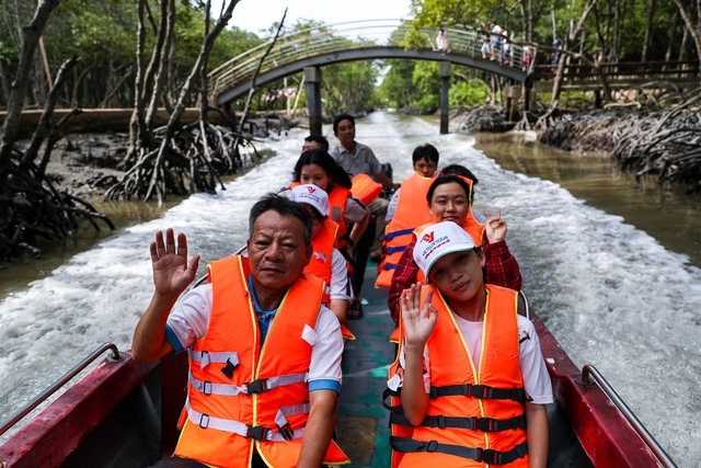 Tour du lịch về nguồn ý nghĩa dành cho trẻ bị ảnh hưởng bởi dịch Covid-19- Ảnh 4. Tour du lịch về nguồn ý nghĩa dành cho trẻ bị ảnh hưởng bởi dịch Covid-19- Ảnh 4.