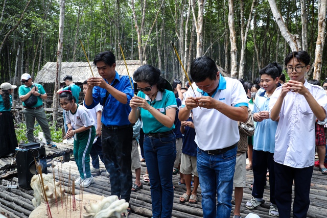 Tour du lịch về nguồn ý nghĩa dành cho trẻ bị ảnh hưởng bởi dịch Covid-19- Ảnh 6. Tour du lịch về nguồn ý nghĩa dành cho trẻ bị ảnh hưởng bởi dịch Covid-19- Ảnh 6.