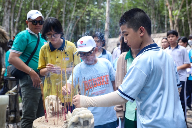 Tour du lịch về nguồn ý nghĩa dành cho trẻ bị ảnh hưởng bởi dịch Covid-19- Ảnh 7. Tour du lịch về nguồn ý nghĩa dành cho trẻ bị ảnh hưởng bởi dịch Covid-19- Ảnh 7.