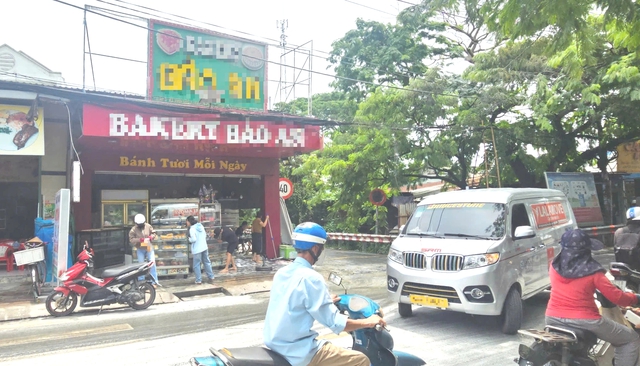 Cháy đường điện, cáp viễn thông suýt lan sang tiệm bánh ở Bình Chánh- Ảnh 2.