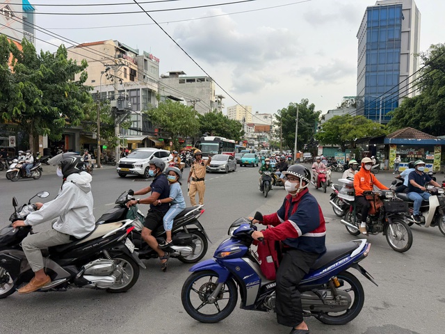 Cấm xe đường chui Tầm Vu dạ cầu Bình Triệu: Đi lối nào tránh kẹt xe? - Ảnh 1.