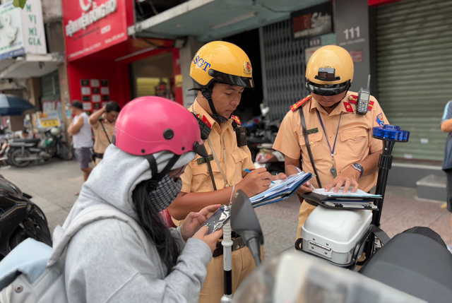 - Ảnh 2. Không chấp hành hiệu lệnh CSGT bị phạt bao nhiêu? - Ảnh 2.