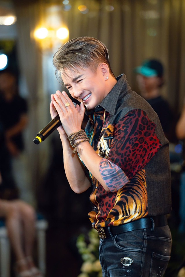 Tỉ phú Gerard mua độc quyền bản hit 'Xin lỗi tình yêu' của Đàm Vĩnh Hưng - Ảnh 3. Tỉ phú Gerard mua độc quyền bản hit 'Xin lỗi tình yêu' của Đàm Vĩnh Hưng - Ảnh 3.