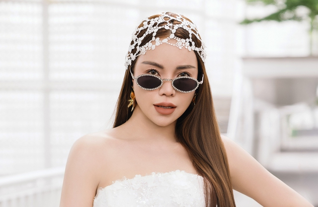 Trà Ngọc Hằng ra sao sau ồn ào kiện tụng, bị tạm hoãn xuất cảnh?- Ảnh 1. Trà Ngọc Hằng ra sao sau ồn ào kiện tụng, bị tạm hoãn xuất cảnh?- Ảnh 1.