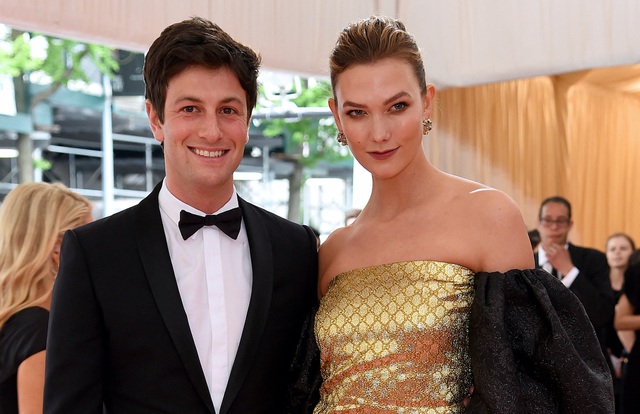 Cựu 'thiên thần nội y' Karlie Kloss kể hôn nhân hạnh phúc bên chồng tài phiệt - Ảnh 1.
