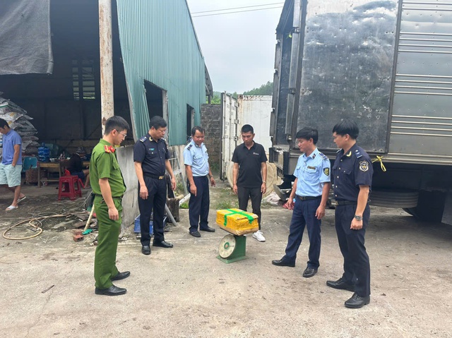 Phát hiện hơn 30 tấn thực phẩm bẩn tại biên giới Quảng Ninh Phát hiện hơn 30 tấn thực phẩm bẩn tại biên giới Quảng Ninh