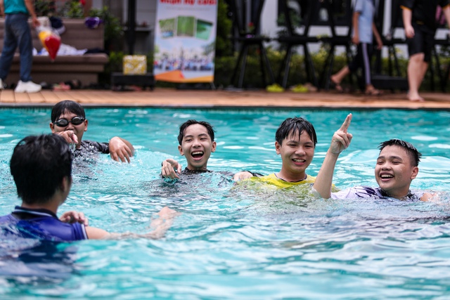 Tour du lịch về nguồn ý nghĩa dành cho trẻ bị ảnh hưởng bởi dịch Covid-19- Ảnh 12. Tour du lịch về nguồn ý nghĩa dành cho trẻ bị ảnh hưởng bởi dịch Covid-19- Ảnh 12.