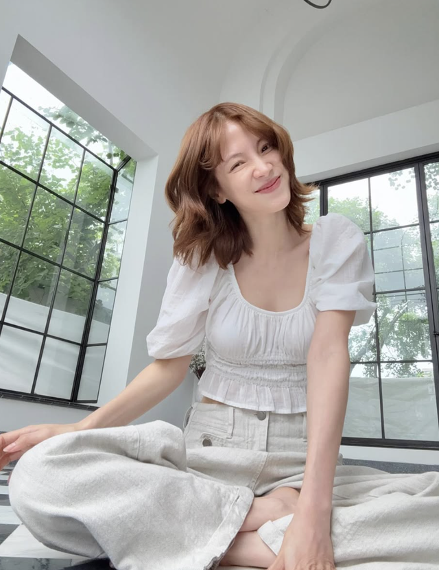 Áo crop top không thể thiếu trong tủ đồ mùa hè của nàng cá tính- Ảnh 8.
