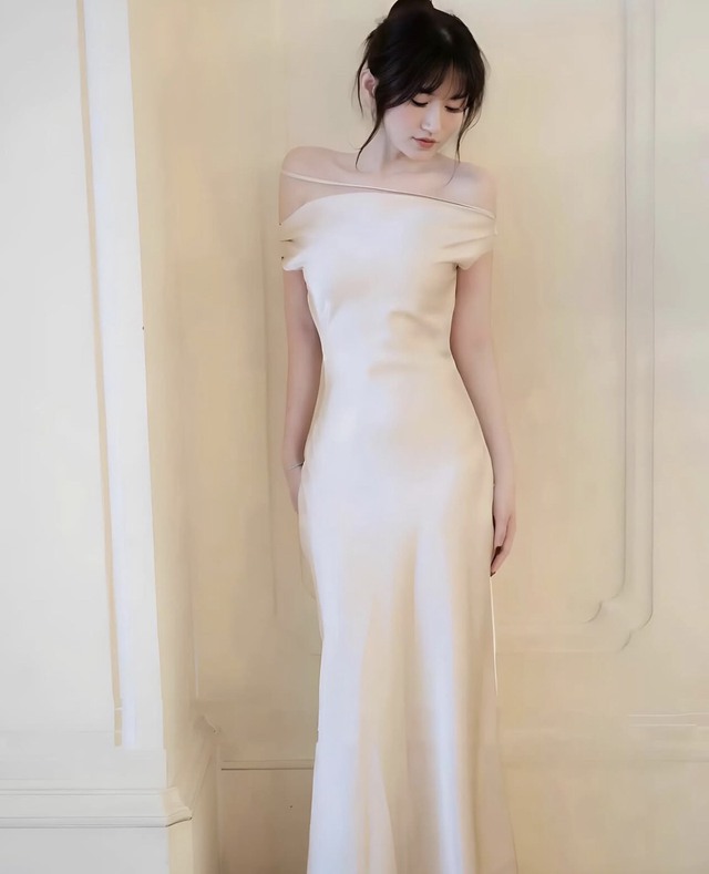 Cảm nhận sự thanh thoát như nàng thơ từ những chiếc đầm lụa - Ảnh 1.