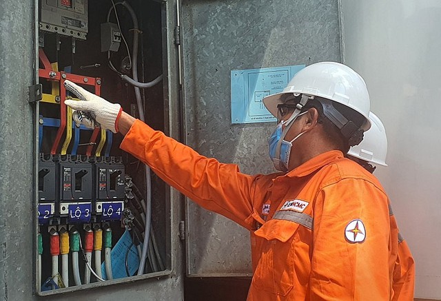 Cẩn thận với tai nạn điện trong phòng thí nghiệm - Ảnh 1.