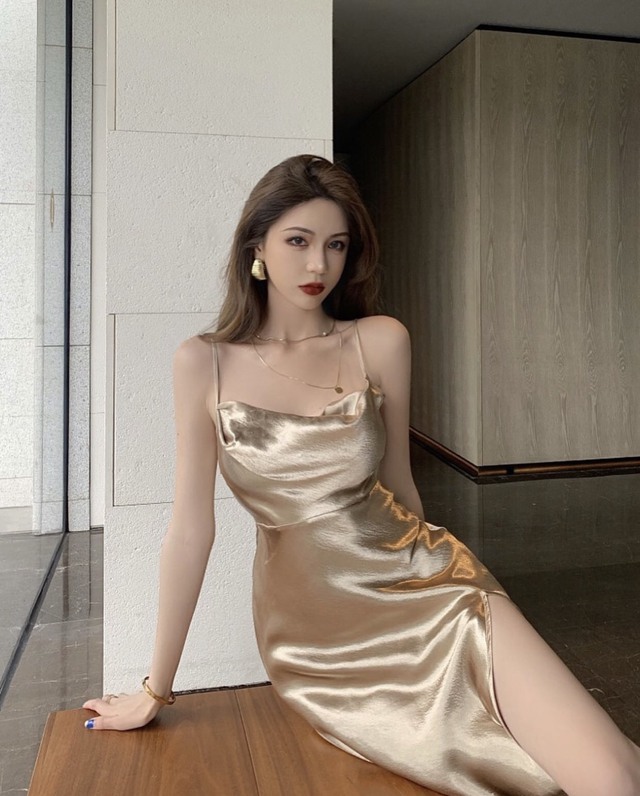 Cảm nhận sự thanh thoát như nàng thơ từ những chiếc đầm lụa - Ảnh 3.