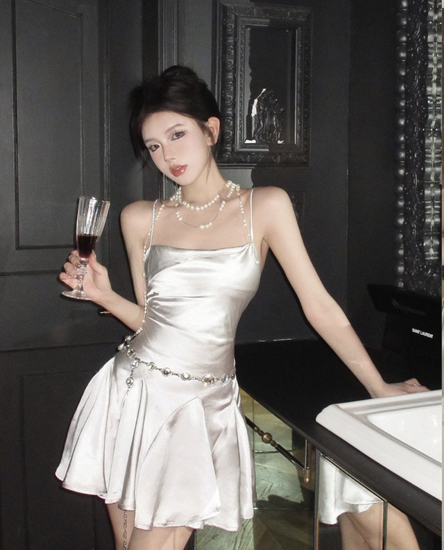 Cảm nhận sự thanh thoát như nàng thơ từ những chiếc đầm lụa - Ảnh 4.