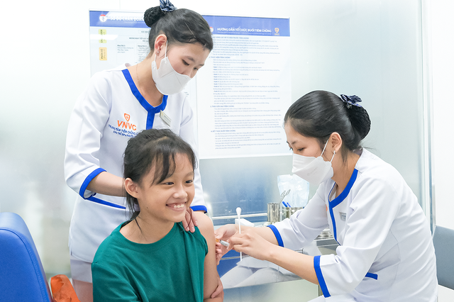 Bệnh tử não mô cầu chỉ tiêm một loại vắc xin là chưa đủ phòng bệnh - Ảnh 5. Bệnh tử não mô cầu chỉ tiêm một loại vắc xin là chưa đủ phòng bệnh - Ảnh 5.