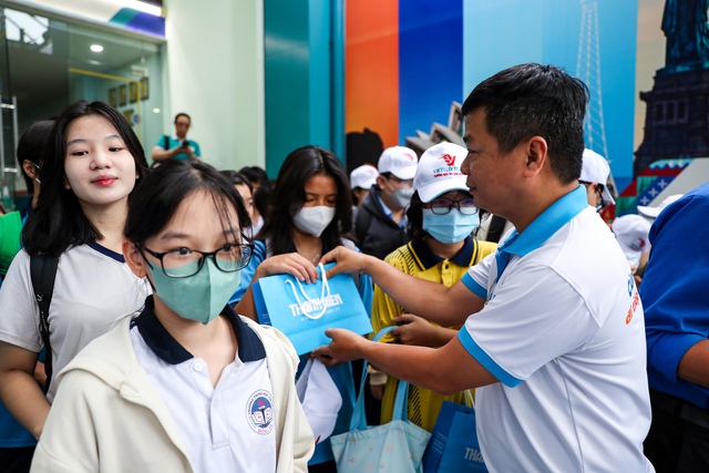 Tour du lịch hè ý nghĩa cho trẻ bị ảnh hưởng bởi dịch Covid-19- Ảnh 6. Tour du lịch hè ý nghĩa cho trẻ bị ảnh hưởng bởi dịch Covid-19- Ảnh 6.