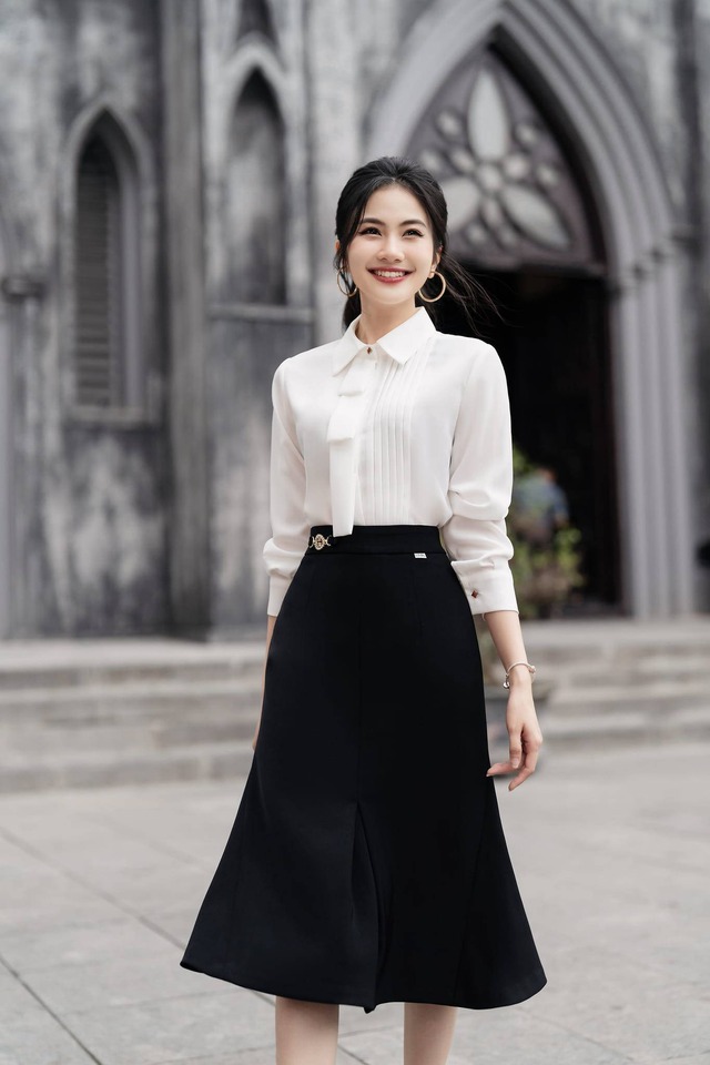 Đẹp chuẩn ‘nàng thơ’ công sở chỉ với áo sơ mi trắng - Ảnh 8.