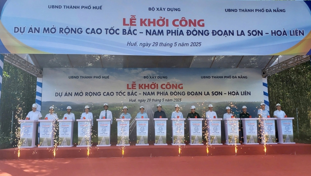 Mở rộng cao tốc La Sơn - H&ograve;a Li&ecirc;n, tuyến đường '&aacute;m ảnh' t&agrave;i xế - Ảnh 1.
