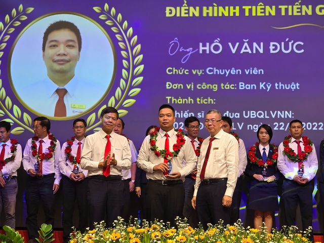Tuyên dương 182 cá nhân và tập thể điển hình tiên tiến ở EVNHCMC - Ảnh 4.