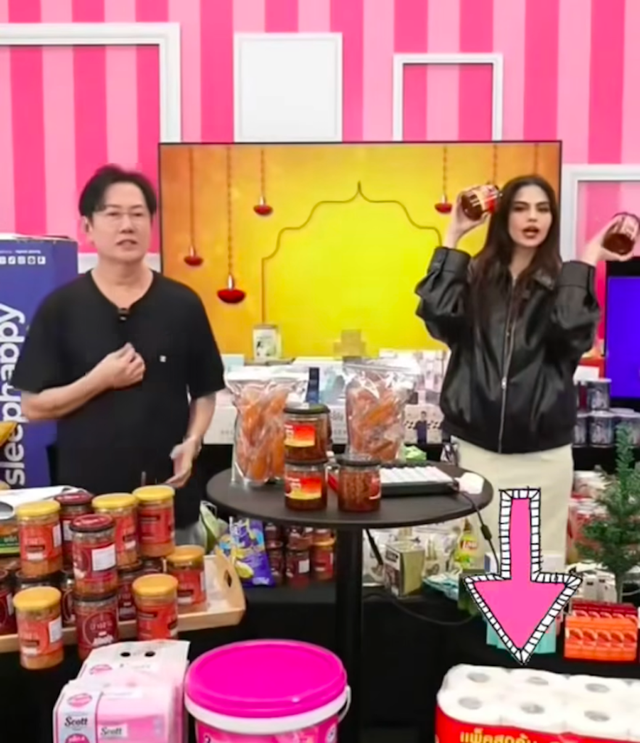 Ông Nawat và hoa hậu vừa trả vương miện đấu tố 'nảy lửa' - Ảnh 4.
