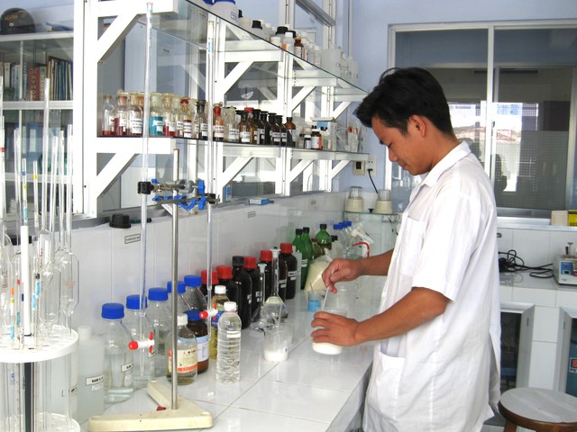 Cẩn thận với tai nạn điện trong phòng thí nghiệm - Ảnh 2.