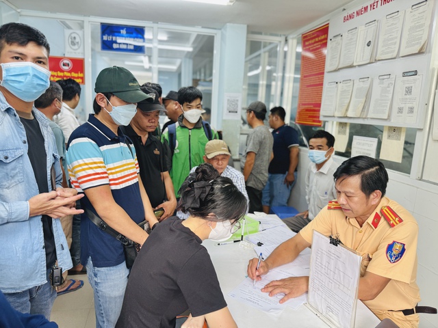 Nộp phạt nguội sao phải 'bưng cả người' qua trụ sở CSGT làm thủ tục?- Ảnh 4. Nộp phạt nguội sao phải 'bưng cả người' qua trụ sở CSGT làm thủ tục?- Ảnh 4.