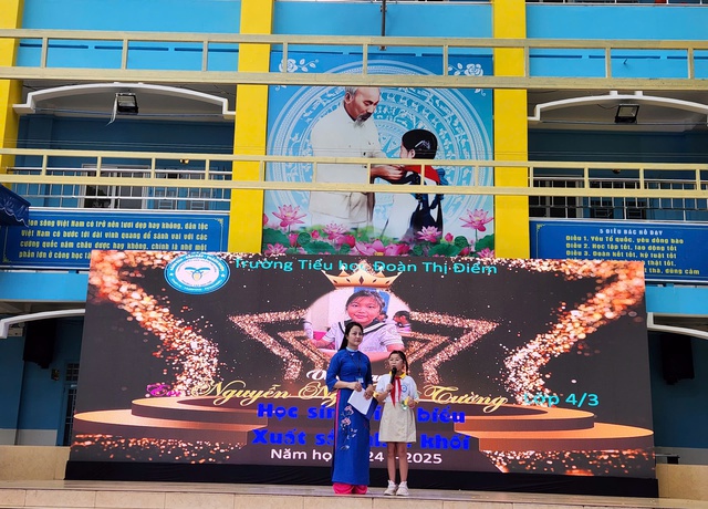 Lễ tổng kết năm học độc đáo: Học sinh xem kịch, nghe thông điệp mùa hè - Ảnh 4.