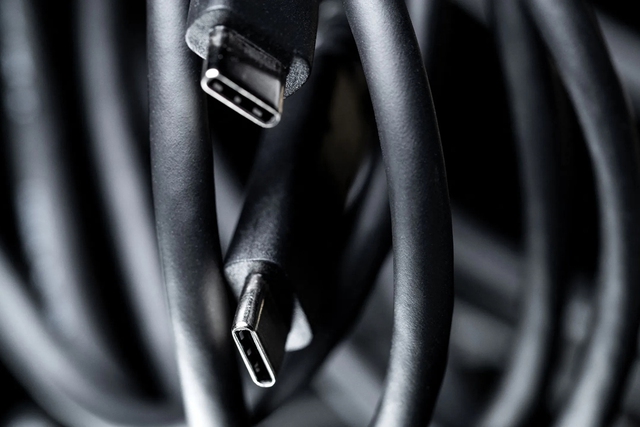 Làm gì với cáp USB cũ thay vì ném sọt rác - Ảnh 1.